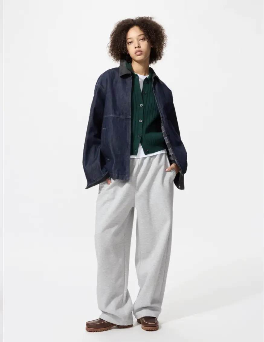 Короткий джинсовый бомбер на молнии